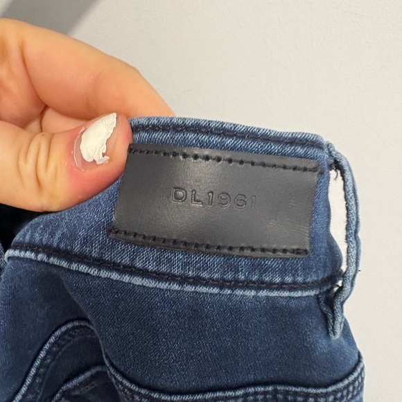 LIKE NEW- DL1961-Hepburn Wide-leg High-rise Jeans In Stream - Picture 9 of 13